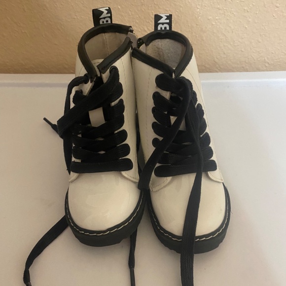 Toddler boots - Picture 2 of 2